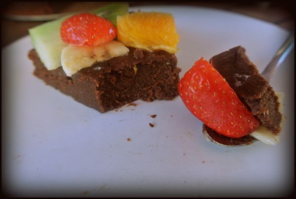 najprostsze ciasto czekoladowe, ciasto czekoladowe bez czekolady, kakaowe ciasto, wilgotny murzynek bez czekolady, murzynek a la brownies,