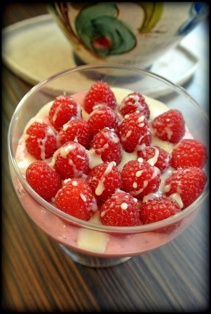 krem malinowy, mus śmietankowo-malinowy, orzeźwiający deser, deser z malinami, fit deser, deser low carb,