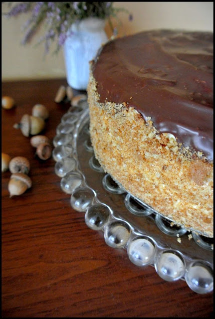 tort kinder bueno, biszkopt z kremem, tort na biszkopcie, biszkopt który nie opada, sprawdzony przepis na biszkopt, krem orzechowy do tortu,