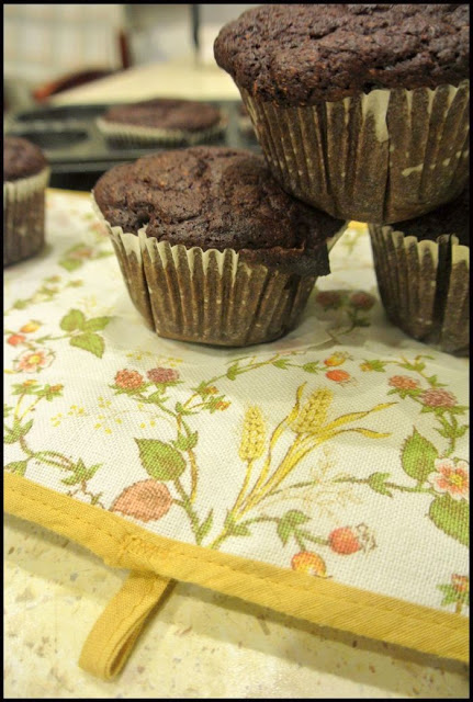 zdrowe babeczki czekoladowe, babeczki z batatów, wilgotne muffinki, wilgotne muffinki czekoladowe, babeczki z batatów, jak zrobić zdrowe wypieki, muffinki bez cukru przepis, słodkości dla cukrzyka,