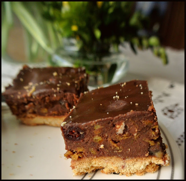 bajaderka przepis, masa do bajaderki, blok czekoladowy z bakaliami, bajaderka bezglutenowa, kruche ciasto bezglutenowe,