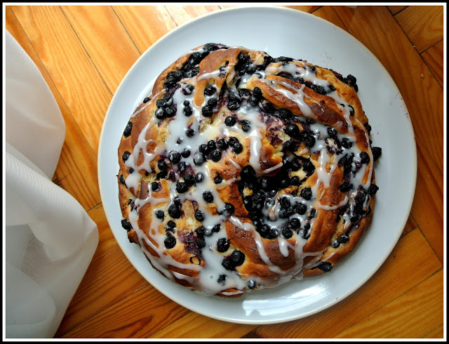 ciasto z małą ilością cukru, dietetyczne wypieki, sprawdzone ciasto drożdżowe, jak zrobić ciasto drożdżowe, pulchne ciato drożdżowe, najlepsze jagodzianki, najlepsze ciasto z jagodami, puszyste ciasto, wilgotne ciasto, drożdżowe z jagodami, drozdżowe bez białego cukru,