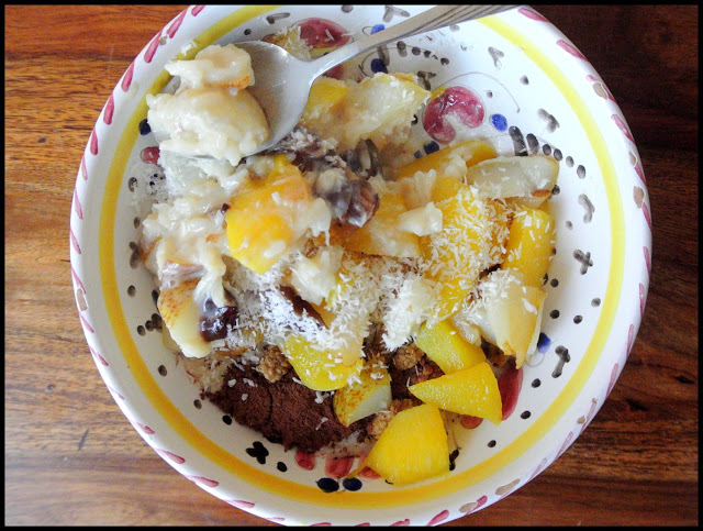 ryż na mleku, słodki deser z ryżem, deser wegański, deser z wiórkami kokosowymi,