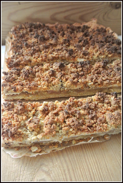 zdrowe ciasto, zdrowe kruche ciasto, kruche ciasteczka bez cukru, kruche ciasto bez cukru, szarlotka z cynamonem, prosta szarlotka, sprawdzony przepis na szarlotkę, mus jabłkowy, domowe wypieki, zdrowe wypieki, blog dietetyczny, 