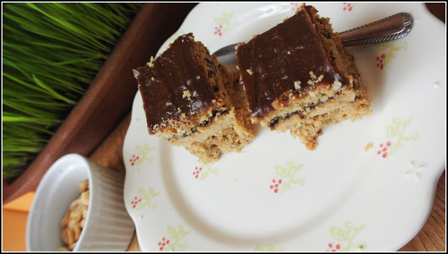 wegańskie ciasto z karmelem, wegańskie ciasto z orzechami, ciasto orzechowe, ciasto bez białego cukru, ciasto dietetyczne, ciasto bez glutenu, wypieki bez glutenu, blog wegański, blog z wegańskimi ciastami, blog o zdrowym odżywianiu,