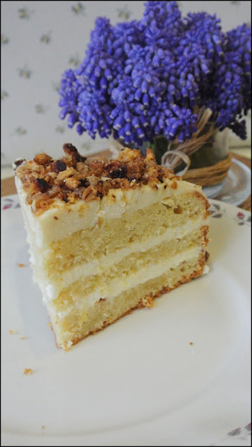 wilgotny tort, najlepszy tort, wilgotne ciasto maślankowe, ciasto na maślance, ciasto na maślance z kremem, kostka tortowa, ciasto tortowe z kremem, krem mleczny bez cukru, prosty krem do tortu, blog dietetyczny, zdrowy tort cytrynowy,