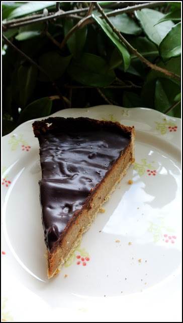 tarta nugatowa, krem nugatowy, orzechy laskowe przepis, tarta z masłem orzechowym, tarta orzechowa, tarta przepis, kruche ciasto bezglutenowe przepis,