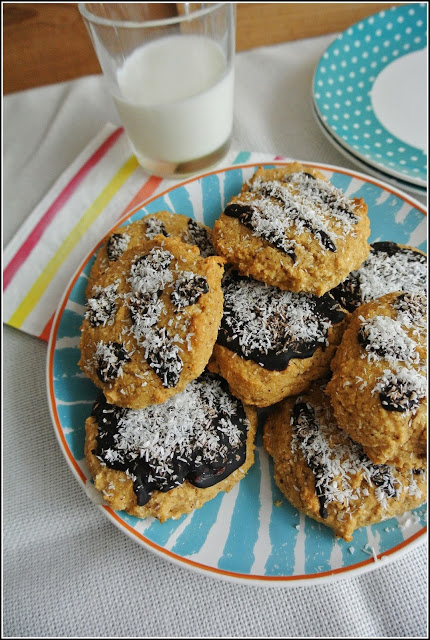 fit ciastka kokosowe, ciastka migdałowe, ciastka kokosowo-migdałowe, ciastka z kokosem, ciastka rafaello, ciastka bounty, ciastka z czekoladą, zdrowe ciastka,