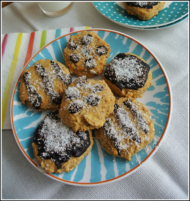 fit ciastka kokosowe, ciastka kokosowe, ciastka z kokosem, zdrowe ciastka, ciastka low carb, ciastka rafaello, ciastka z czekoladą