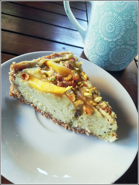 wegańska tarta, ciasto z awokado, tarta z owocami, tarta z nerkowcami, sernik z nerkowców, wegański sernik,