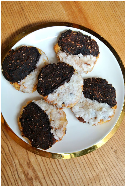 zdrowe ciastka, ciastka bez glutenu, ciastka migdałowe, ciastka migdałowo-kokosowe, ciastka z ciecierzycy, zdrowe wypieki, ciastka bez cukru,