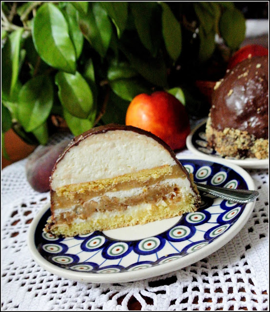 deser z karmelem, orzechy w karmelu, ciasto z karmelem, domowa pralina, jak zrobić karmel, jak zrobić pralinę, jak zrobić wyjątkowy deser, biszkopt bezglutenowy,