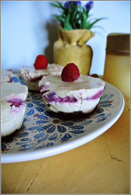 sernik bez sera, wegańskie ciasto bez pieczenia, sernik z nerkowców, nerkownik, sernik nerkowcowy, przepis na nerkowce, ciasto bez sera, ciasto bez nabiału, mini serniczki,