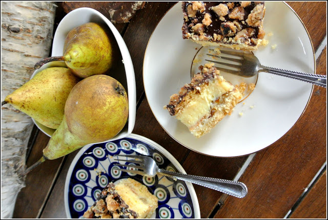 ciasto z gruszkami i kremem, przekładaniec z kremem, ciasto na wyjątkowe okazje, ciasto na imprezę, ciasto na święta, zdrowe ciasto na przyjęcie, zdrowe ciasto na co dzień,