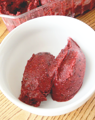 lody owocowe, lody owocowe z mleczkiem kokosowym, lody weganskie, kremowe lody owocowe, lody jeżynowe, sorbet owocowy, przepis na lody bez maszynki, proste domowe lody