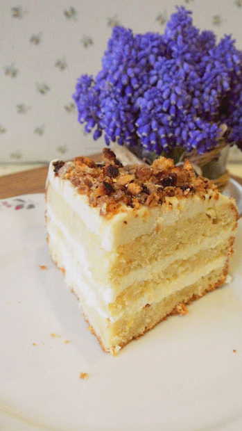 orzeźwiający tort, najlepszy biszkopt do tortu, ciasto tortowe, kostka tortowa, krem mleczny, śmietankowy krem do tortu, tort cytrynowy, krem cytrynowy, biszkopt cytrynowe, ciasto cytrynowe, zdrowe ciasto, ciasto bez glutenu,