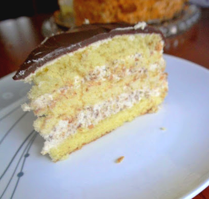 ciasto z czekoladą, ciasto z orzechami, ciasto z orzechami laskowymi, polewa czekoladowa, biszkopt przepis, przepis na sprawdzony biszkopt, biszkopt delikatny, biszkopt do tortu, tort orzechowy, tort prince polo,