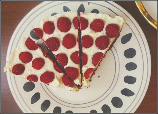 czekoladowe z kremem mlecznym, ciasto czekoladowe z kremem, krem mleczny, tort czekoladowy, tort czekoladowy z malinami, zdrowy tort,